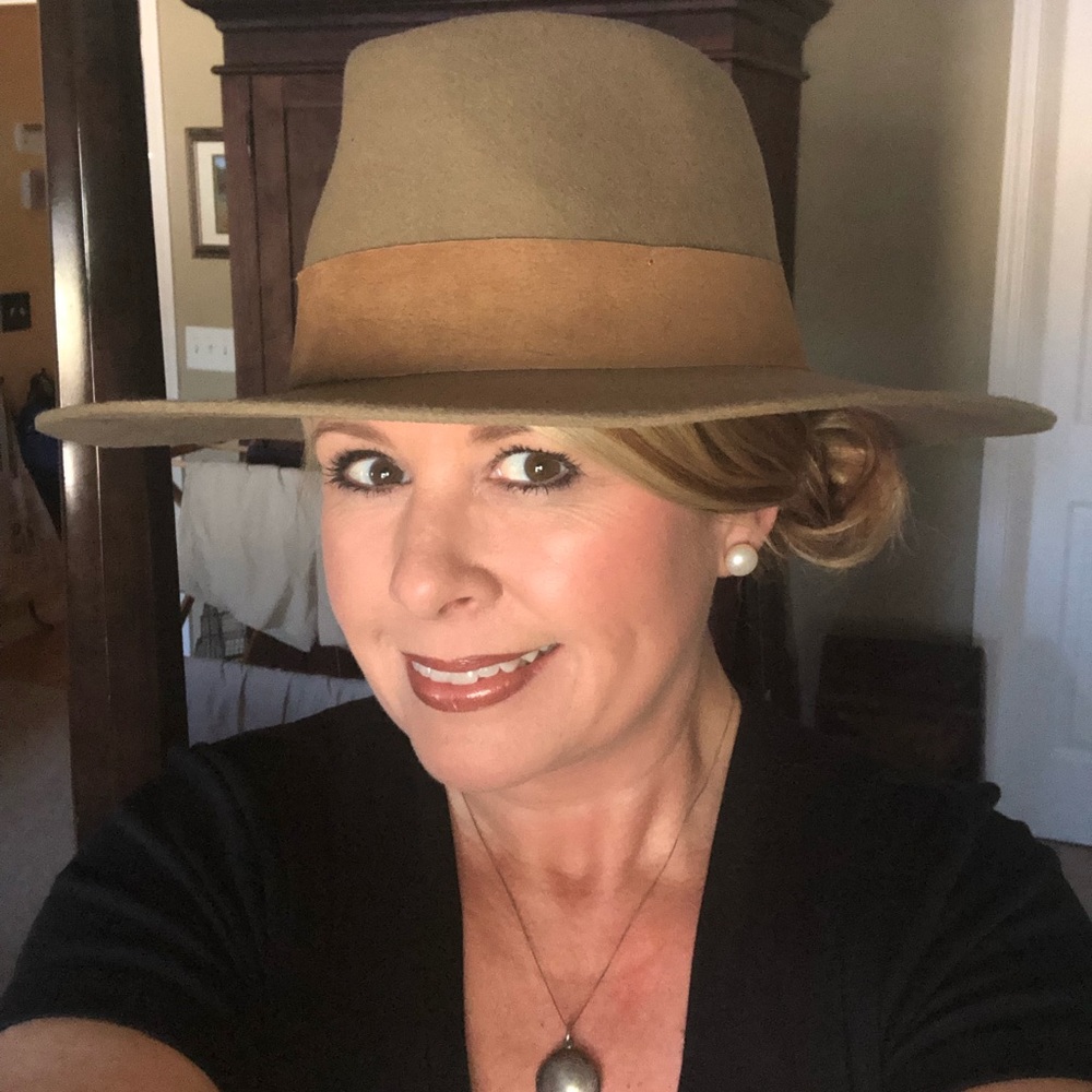 Meet your Posher, Candace